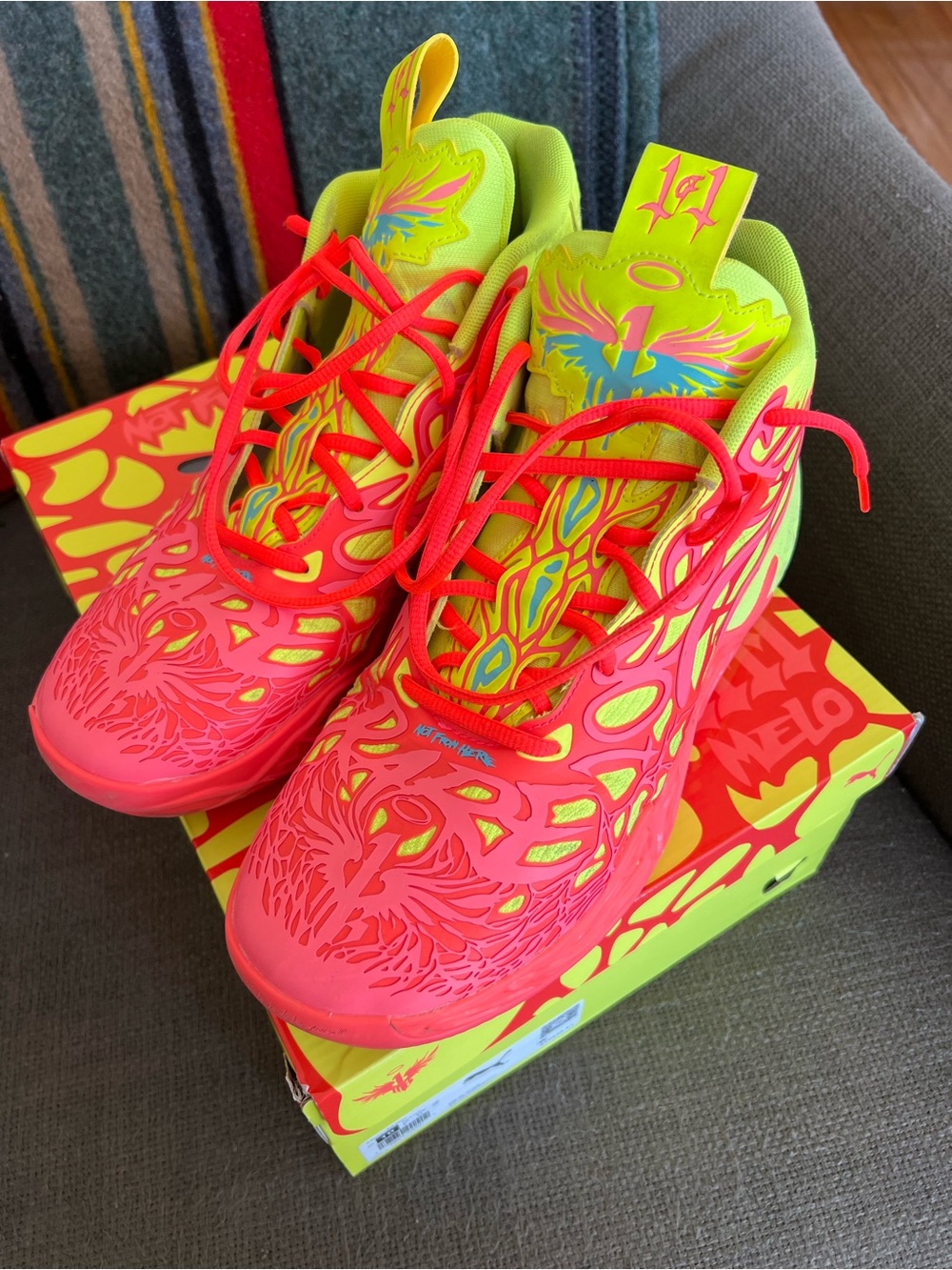 Puma Lamelo MB.04 1Love
 pink alert yellow alert mens size 10